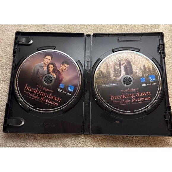 The Twilight Saga: Breaking Dawn Part 1 Two-Disc Special Edition DVD - Picture 4 of 4